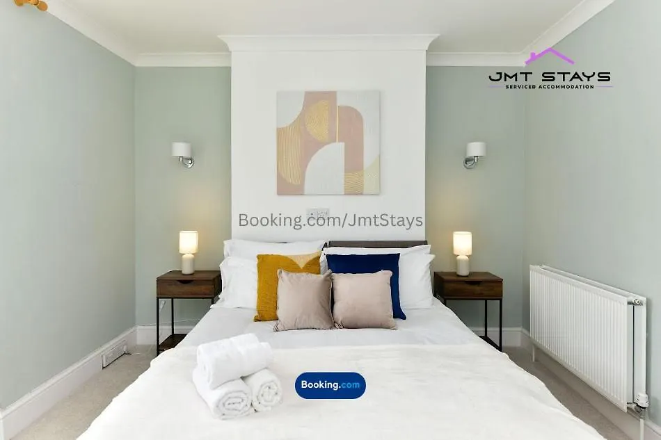 Apartment Premium Deal For Extended Stays By Jmt Stays L 3Bdr L Swansea Short Lets And Serviced L With Private Parking L Sleeps7 The Mumbles
