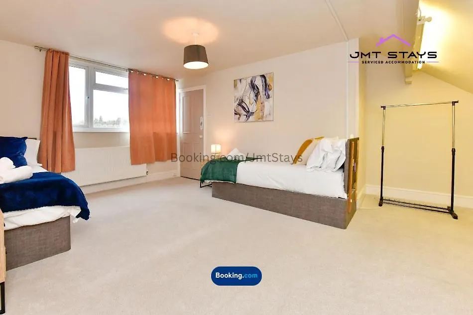 Premium Deal For Extended Stays By Jmt Stays L 3Bdr L Swansea Short Lets And Serviced L With Private Parking L Sleeps7 The Mumbles 0*,