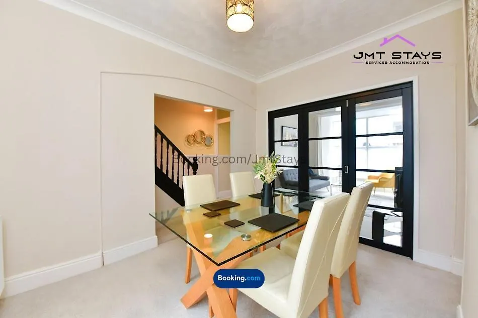 Premium Deal For Extended Stays By Jmt Stays L 3Bdr L Swansea Short Lets And Serviced L With Private Parking L Sleeps7 The Mumbles 0*,  United Kingdom