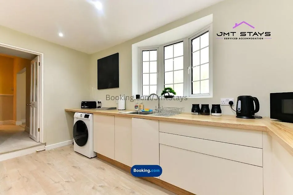 Premium Deal For Extended Stays By Jmt Stays L 3Bdr L Swansea Short Lets And Serviced L With Private Parking L Sleeps7 The Mumbles