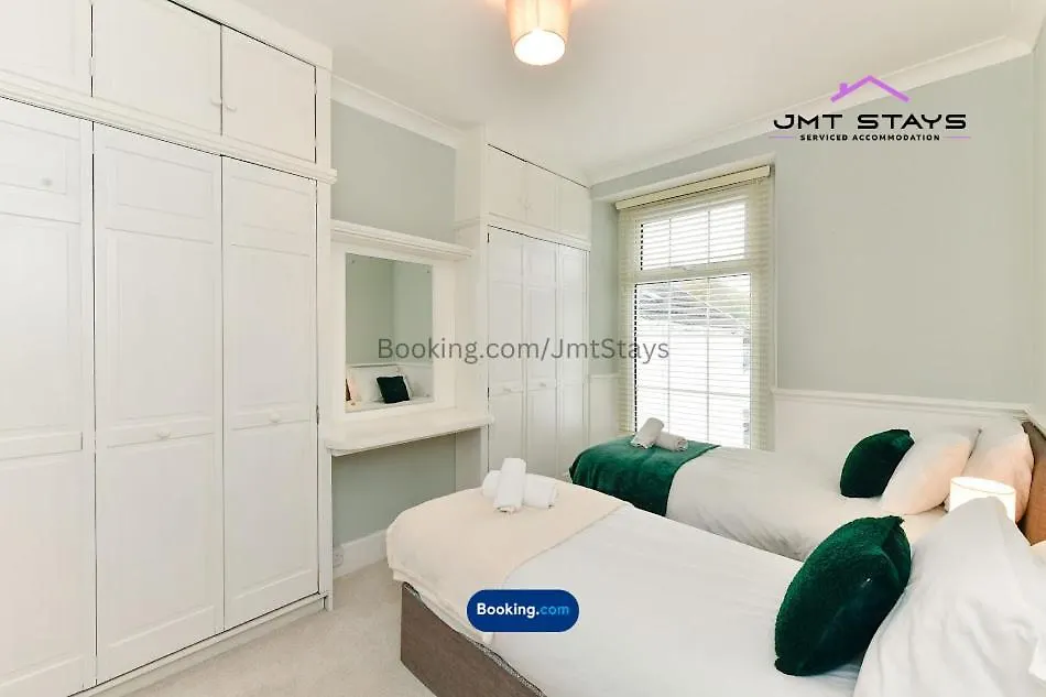 Premium Deal For Extended Stays By Jmt Stays L 3Bdr L Swansea Short Lets And Serviced L With Private Parking L Sleeps7 The Mumbles