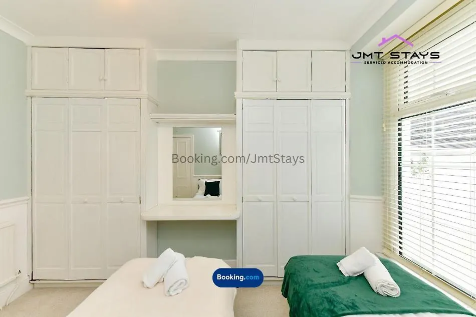 Premium Deal For Extended Stays By Jmt Stays L 3Bdr L Swansea Short Lets And Serviced L With Private Parking L Sleeps7 The Mumbles 0*,