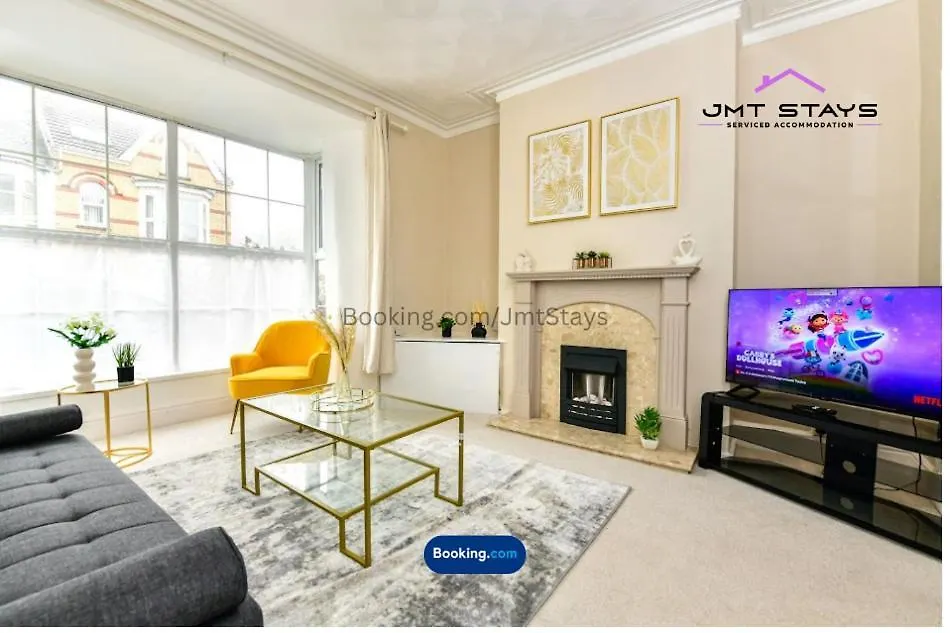 Apartment Premium Deal For Extended Stays By Jmt Stays L 3Bdr L Swansea Short Lets And Serviced L With Private Parking L Sleeps7 The Mumbles
