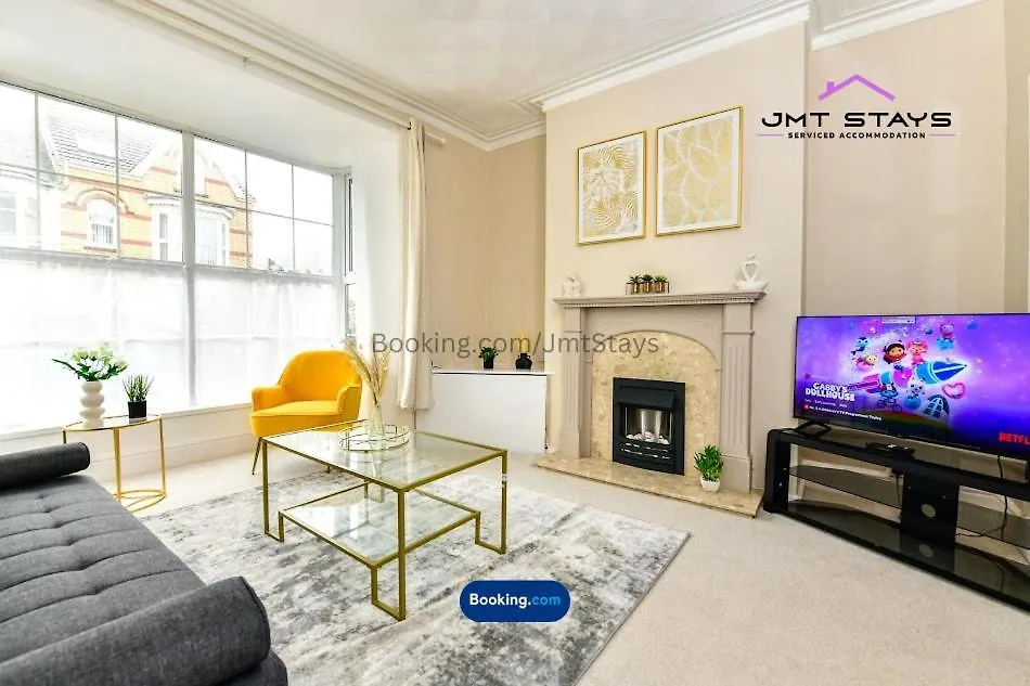 Apartment Premium Deal For Extended Stays By Jmt Stays L 3Bdr L Swansea Short Lets And Serviced L With Private Parking L Sleeps7 The Mumbles United Kingdom