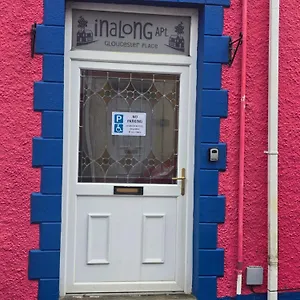  Apartment Inalong - Quirky With Sea Views Above An Ale House